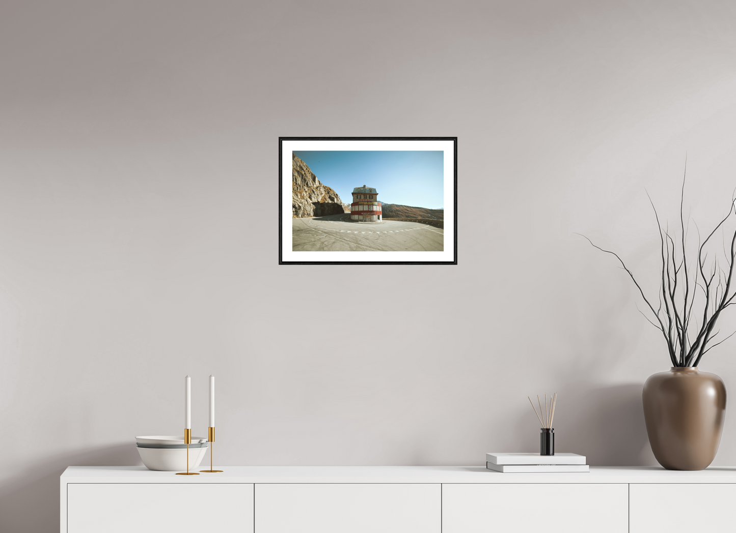 45 x 30 cm, Foto im Schattenfugenrahmen (Eiche schwarz) Hotel Belvedere, Furkapass (Wes Anderson Stil)