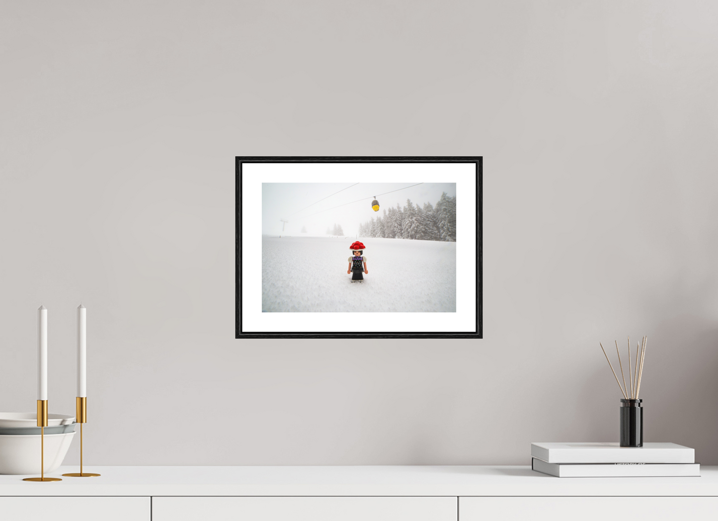 30 x 20 cm, Foto im Schattenfugenrahmen (Eiche schwarz) Schwarzwaldmarie am Belchen